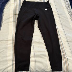 Black athletic workout leggings